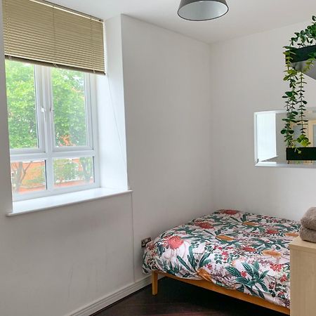 Room In Stratford With Private Bathroom And Parking London Exteriör bild