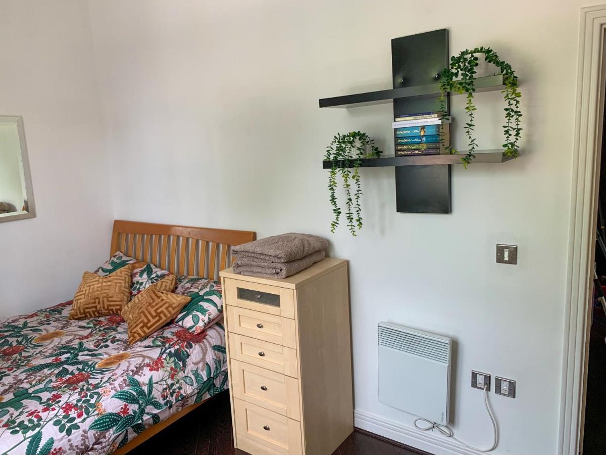 Room In Stratford With Private Bathroom And Parking London Exteriör bild